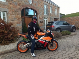 Just arrived home having picked new bike up from dealer, 20 miles now on clock. Happy chap.